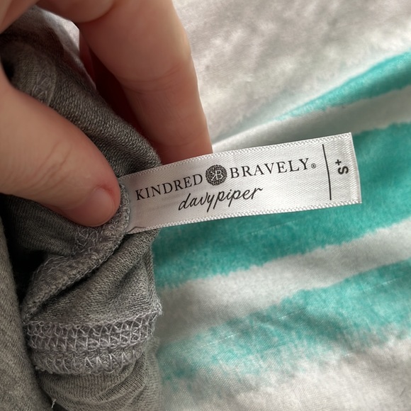 🎉🎉 HP 🎉🎉 {Kindred Bravely} Maternity Nursing Sports Bra - Picture 3 of 4